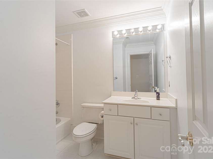 10405 Lady Grace Lane, Charlotte, NC 28270.  MLS# CAR4273475, YatesRealty ID 25913. UPSTAIRS HALL BATH