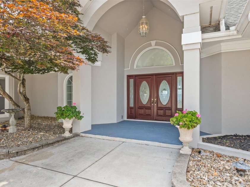 16108 Woolwine Road, Charlotte, NC 28278.  MLS# CAR4255074, YatesRealty ID 25914. 