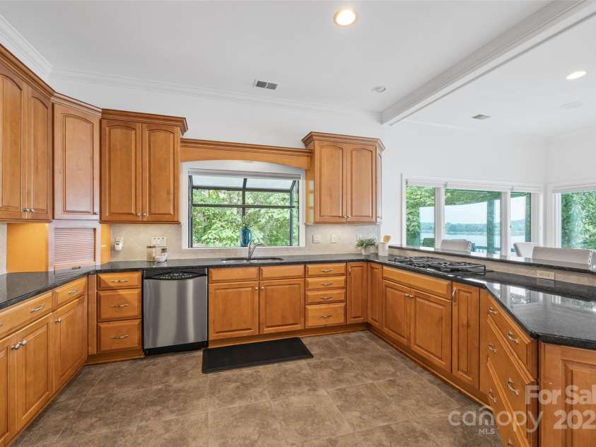16108 Woolwine Road, Charlotte, NC 28278.  MLS# CAR4255074, YatesRealty ID 25914. 