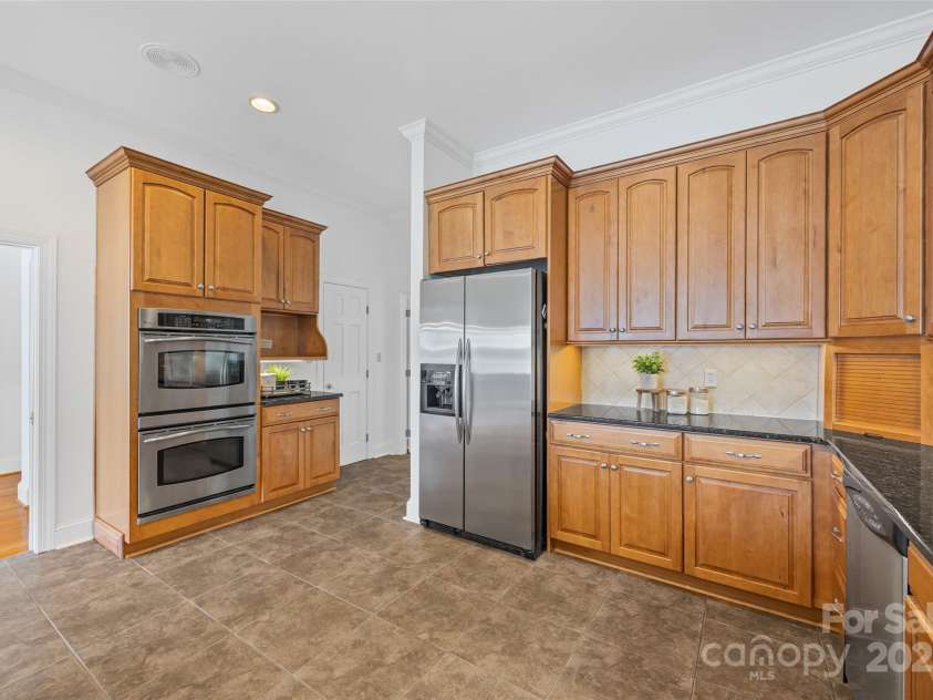 16108 Woolwine Road, Charlotte, NC 28278.  MLS# CAR4255074, YatesRealty ID 25914. 