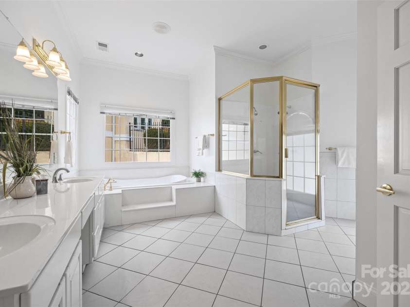 16108 Woolwine Road, Charlotte, NC 28278.  MLS# CAR4255074, YatesRealty ID 25914. 