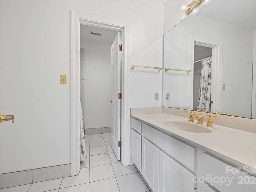 16108 Woolwine Road, Charlotte, NC 28278.  MLS# CAR4255074, YatesRealty ID 25914. 
