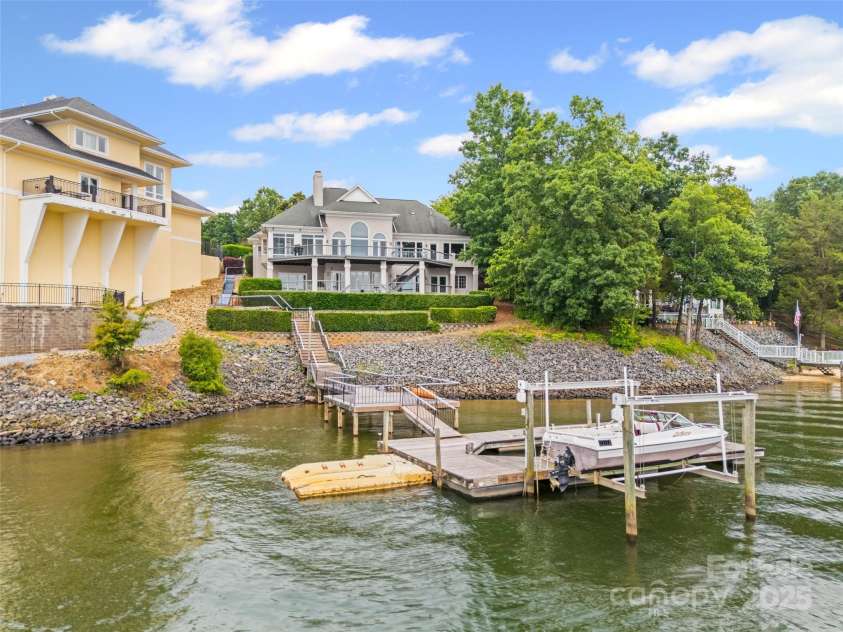 16108 Woolwine Road, Charlotte, NC 28278.  MLS# CAR4255074, YatesRealty ID 25914. 
