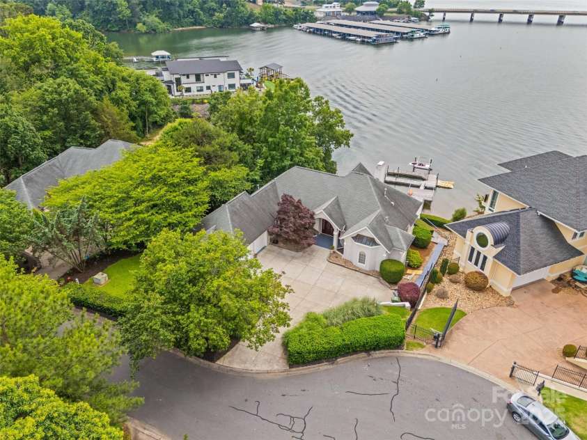 16108 Woolwine Road, Charlotte, NC 28278.  MLS# CAR4255074, YatesRealty ID 25914. 