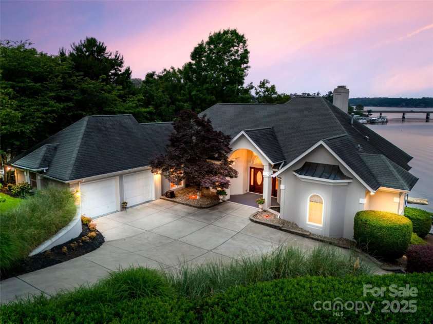 16108 Woolwine Road, Charlotte, NC 28278.  MLS# CAR4255074, YatesRealty ID 25914. 