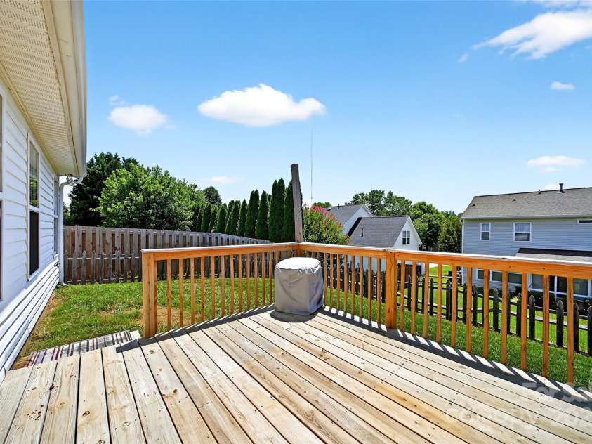 118 Milroy Lane, Mooresville, NC 28115.  MLS# CAR4280096, YatesRealty ID 25915. 