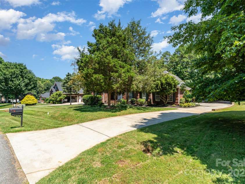2909 Arbor Knoll, Concord, NC 28025.  MLS# CAR4273623, YatesRealty ID 25916. 