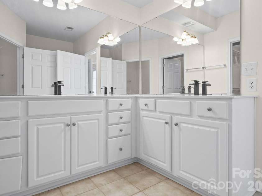 14957 Santa Lucia Drive, Charlotte, NC 28277.  MLS# CAR4386787, YatesRealty ID 25917. 