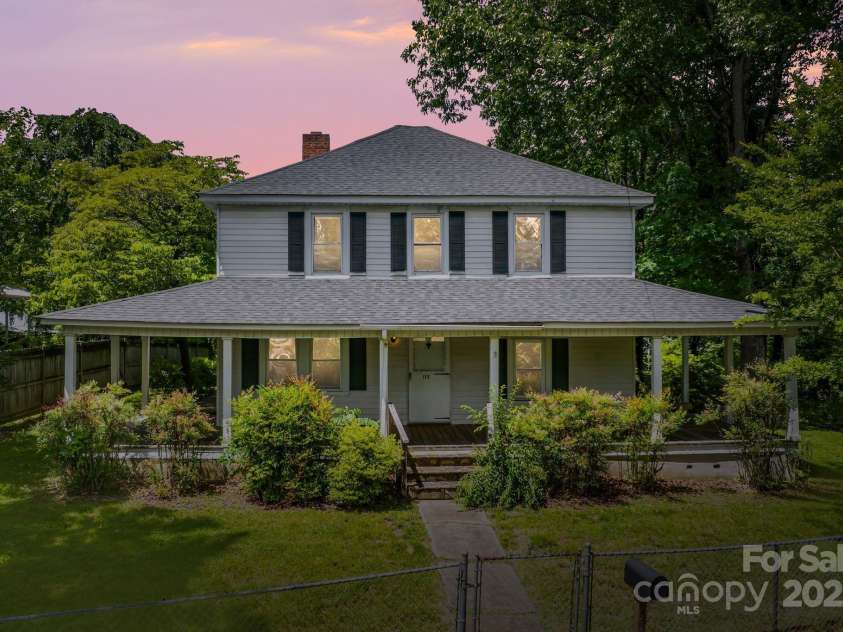 113 4th Street, Black Mountain, NC 28711.  MLS# CAR4267017, YatesRealty ID 25918. 