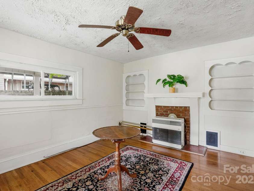 113 4th Street, Black Mountain, NC 28711.  MLS# CAR4267017, YatesRealty ID 25918. 