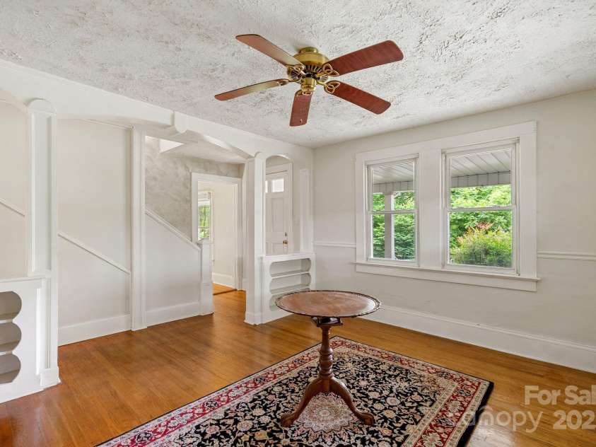 113 4th Street, Black Mountain, NC 28711.  MLS# CAR4267017, YatesRealty ID 25918. 