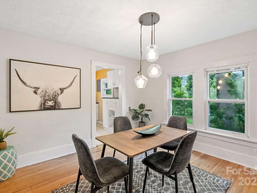 113 4th Street, Black Mountain, NC 28711.  MLS# CAR4267017, YatesRealty ID 25918. 