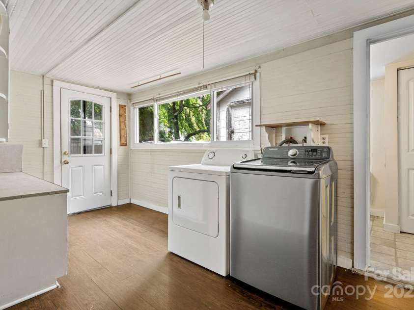 113 4th Street, Black Mountain, NC 28711.  MLS# CAR4267017, YatesRealty ID 25918. 