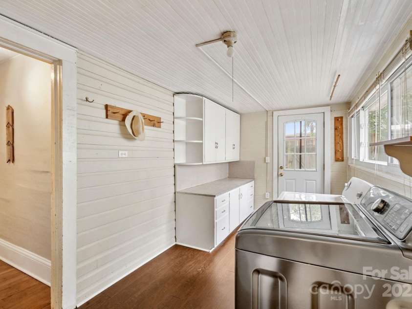 113 4th Street, Black Mountain, NC 28711.  MLS# CAR4267017, YatesRealty ID 25918. 