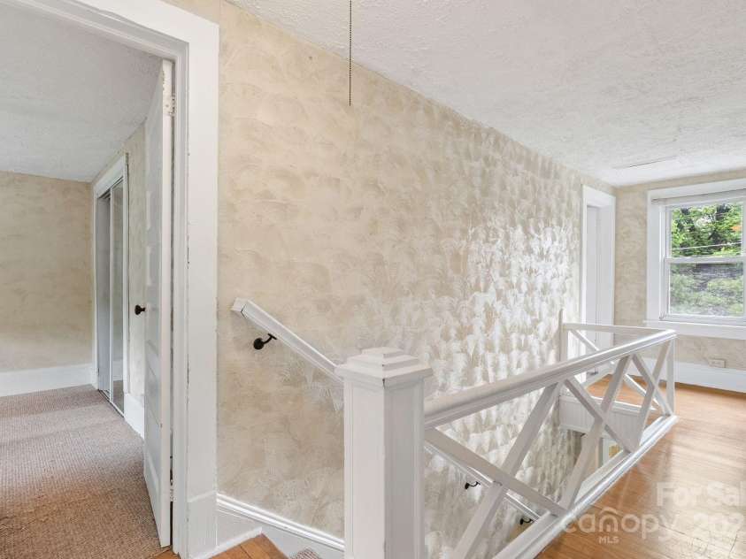 113 4th Street, Black Mountain, NC 28711.  MLS# CAR4267017, YatesRealty ID 25918. 