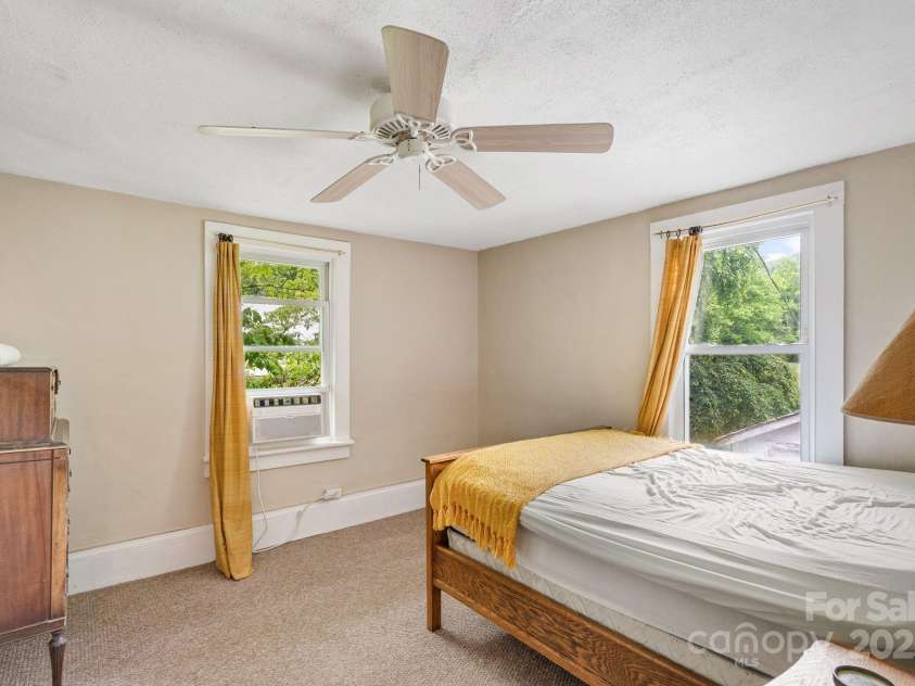 113 4th Street, Black Mountain, NC 28711.  MLS# CAR4267017, YatesRealty ID 25918. 