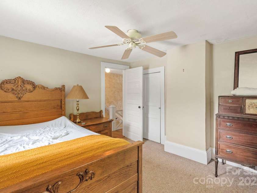 113 4th Street, Black Mountain, NC 28711.  MLS# CAR4267017, YatesRealty ID 25918. 