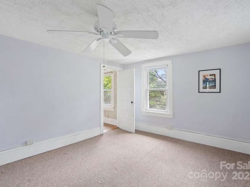 113 4th Street, Black Mountain, NC 28711.  MLS# CAR4267017, YatesRealty ID 25918. 