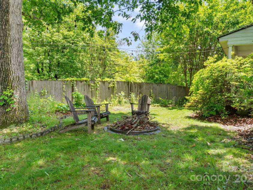 113 4th Street, Black Mountain, NC 28711.  MLS# CAR4267017, YatesRealty ID 25918. 