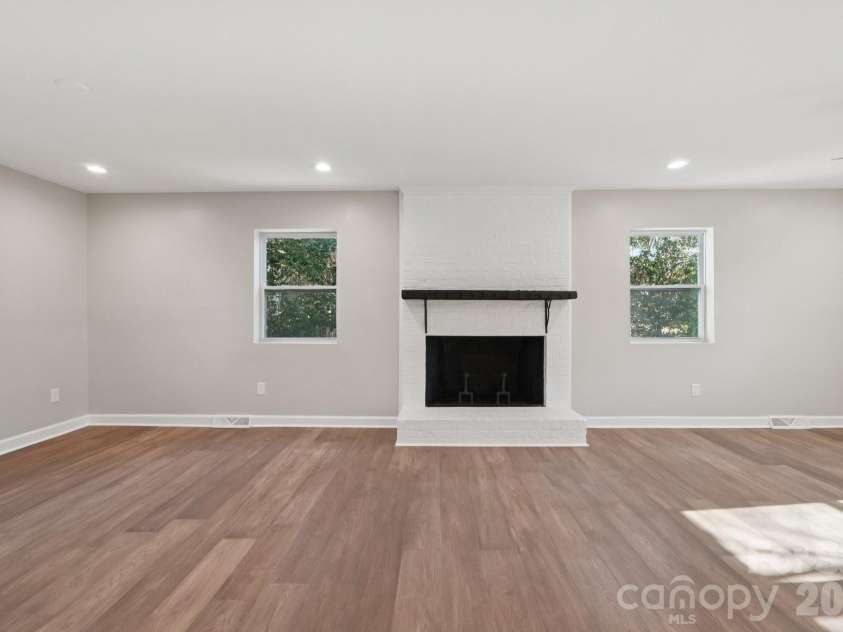 1216 Old Farm Road, Charlotte, NC 28226.  MLS# CAR4344742, YatesRealty ID 25919. 