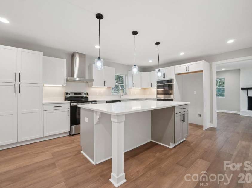 1216 Old Farm Road, Charlotte, NC 28226.  MLS# CAR4344742, YatesRealty ID 25919. 