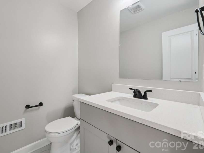 1216 Old Farm Road, Charlotte, NC 28226.  MLS# CAR4344742, YatesRealty ID 25919. 