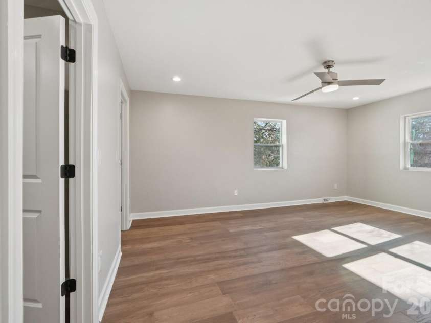 1216 Old Farm Road, Charlotte, NC 28226.  MLS# CAR4344742, YatesRealty ID 25919. 