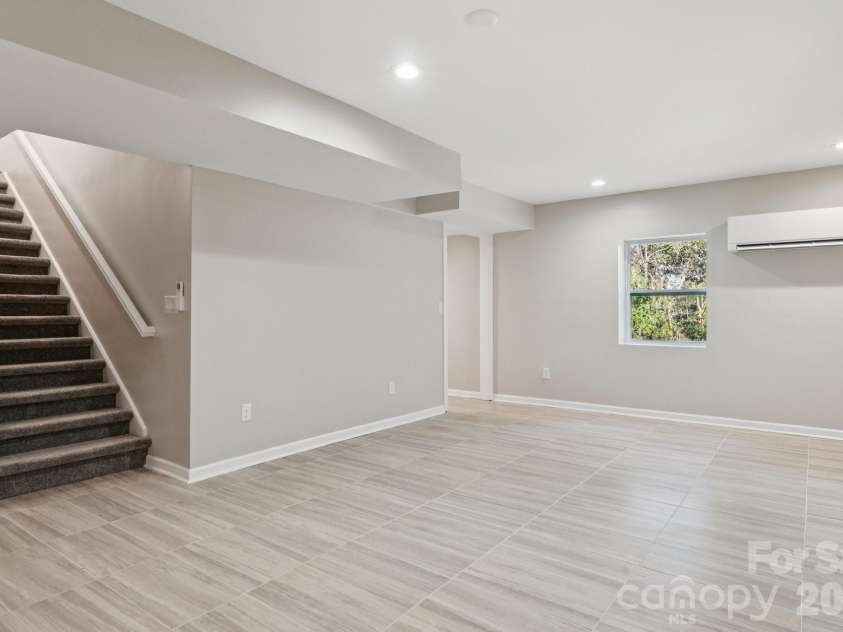 1216 Old Farm Road, Charlotte, NC 28226.  MLS# CAR4344742, YatesRealty ID 25919. 