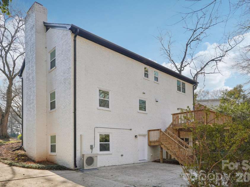 1216 Old Farm Road, Charlotte, NC 28226.  MLS# CAR4344742, YatesRealty ID 25919. 