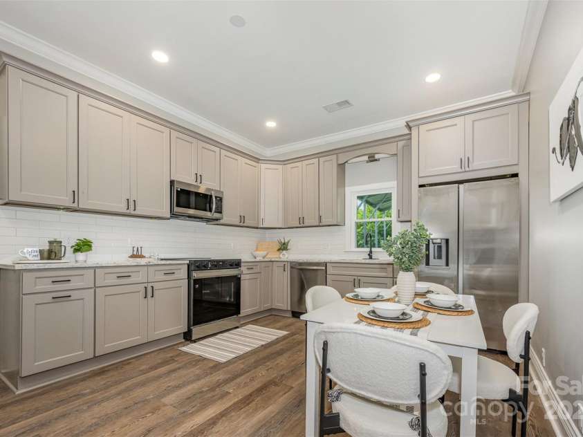 201 Valley Street, Stanley, NC 28164.  MLS# CAR4272751, YatesRealty ID 25919. Gorgeous eat-in kitchen