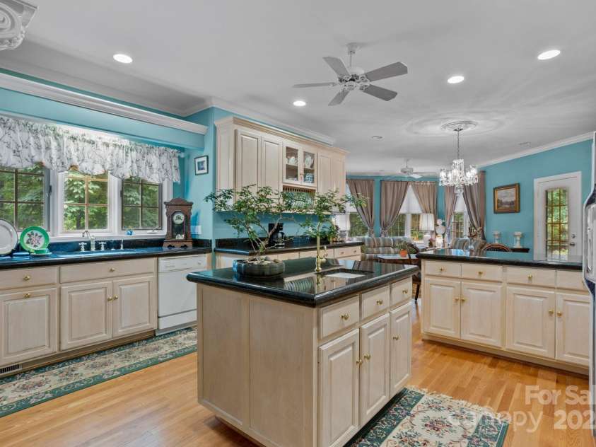 115 Glenview Drive, Salisbury, NC 28147.  MLS# CAR4301352, YatesRealty ID 2592. 