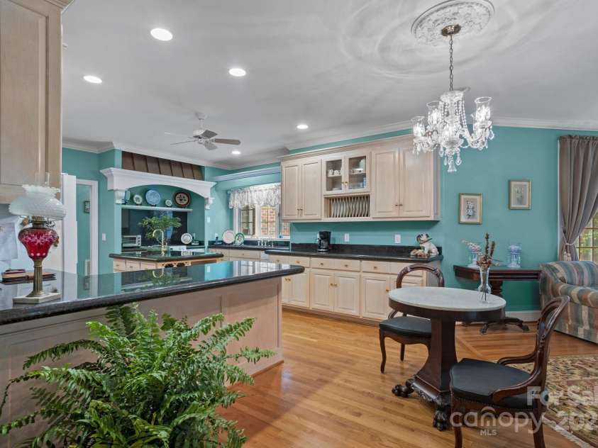 115 Glenview Drive, Salisbury, NC 28147.  MLS# CAR4301352, YatesRealty ID 2592. 