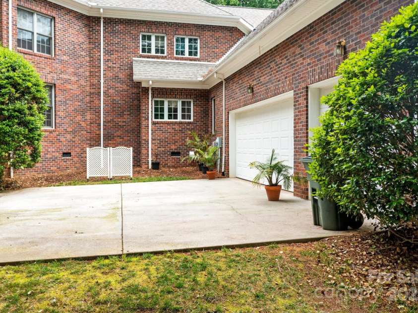 115 Glenview Drive, Salisbury, NC 28147.  MLS# CAR4301352, YatesRealty ID 2592. 