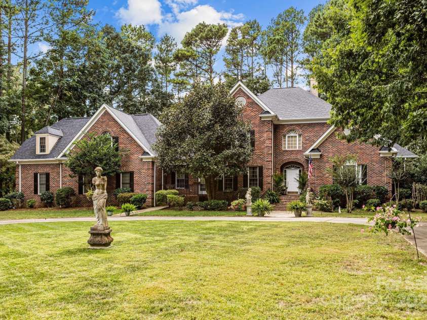 115 Glenview Drive, Salisbury, NC 28147.  MLS# CAR4301352, YatesRealty ID 2592. 