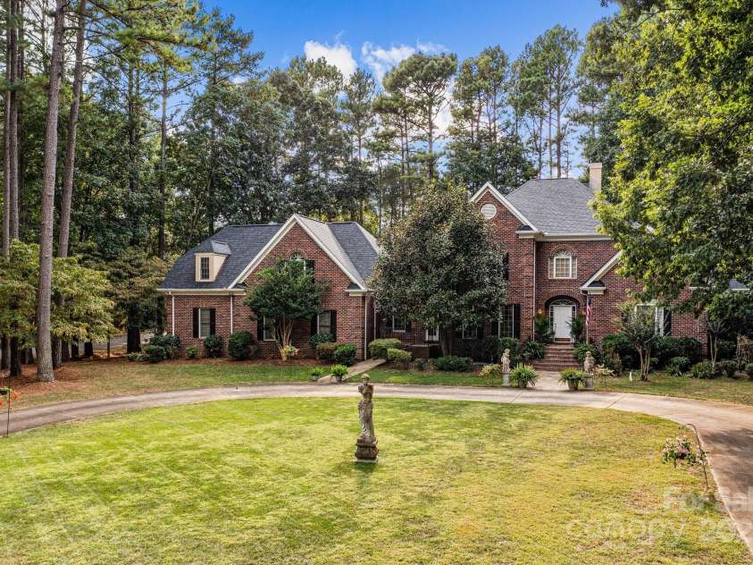 115 Glenview Drive, Salisbury, NC 28147.  MLS# CAR4301352, YatesRealty ID 2592. 