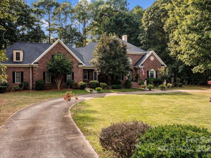 115 Glenview Drive, Salisbury, NC 28147.  MLS# CAR4301352, YatesRealty ID 2592. 