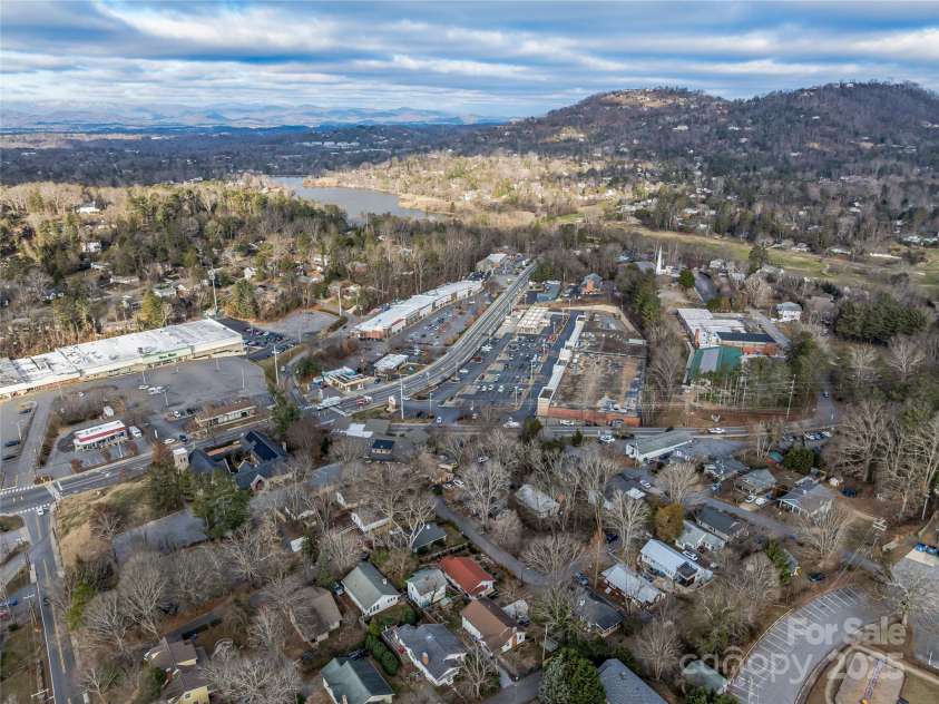 12 Irving Street, Asheville, NC 28804.  MLS# CAR4209177, YatesRealty ID 2592. 