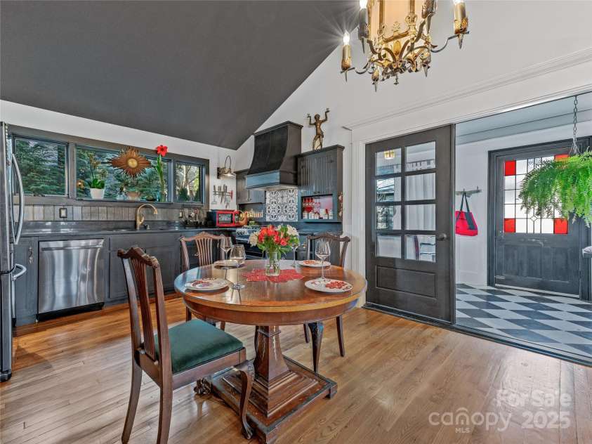 12 Irving Street, Asheville, NC 28804.  MLS# CAR4209177, YatesRealty ID 2592. 