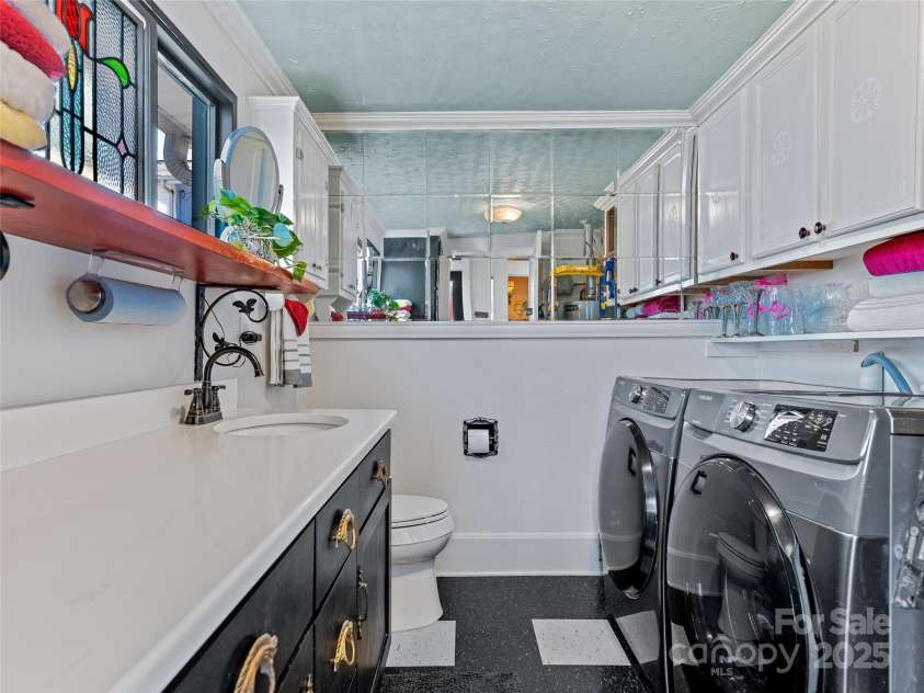 12 Irving Street, Asheville, NC 28804.  MLS# CAR4209177, YatesRealty ID 2592. 