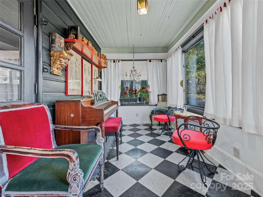12 Irving Street, Asheville, NC 28804.  MLS# CAR4209177, YatesRealty ID 2592. 