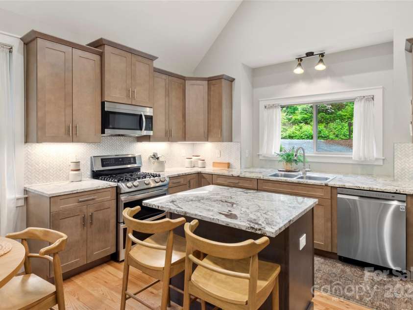 68 Huckleberry Ridge Lane, Zirconia, NC 28790.  MLS# CAR4265431, YatesRealty ID 2592. 