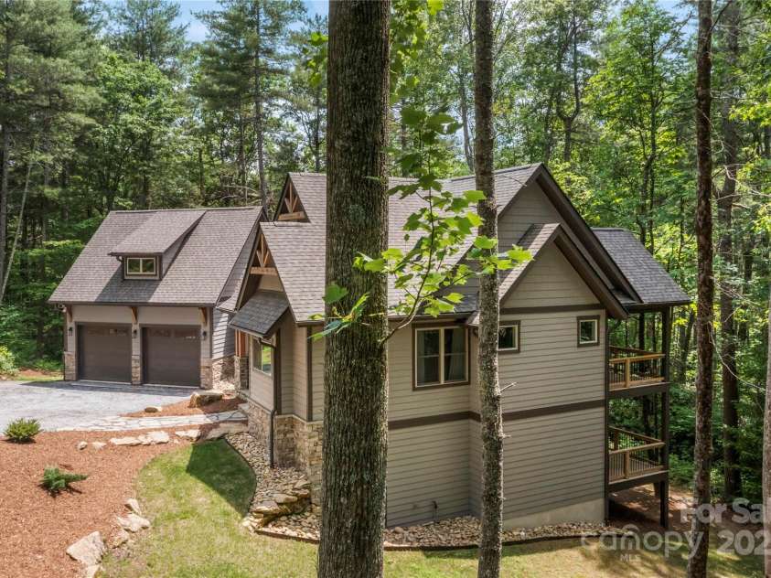 68 Huckleberry Ridge Lane, Zirconia, NC 28790.  MLS# CAR4265431, YatesRealty ID 2592. 