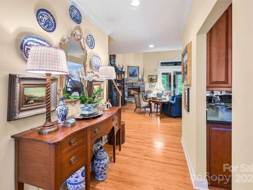 43 Towne Place Drive, Hendersonville, NC 28792.  MLS# CAR4276798, YatesRealty ID 25921.  There are 9 ft ceilings and hardwood floors