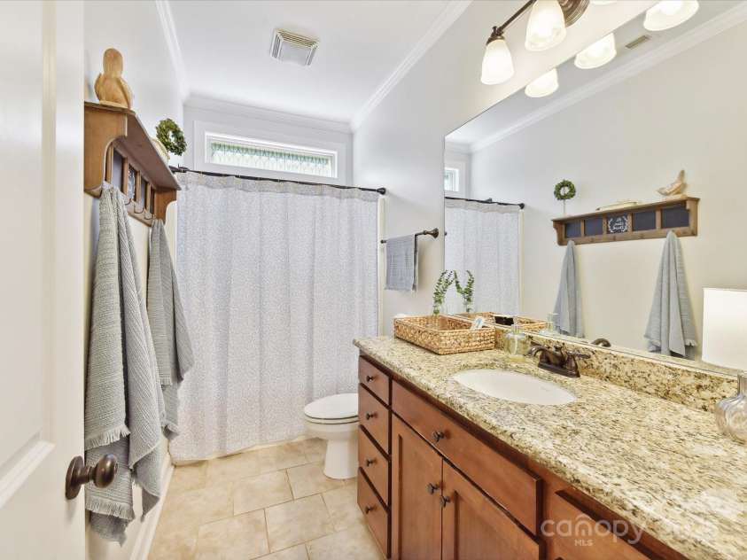 3801 Creek Ridge Drive, Denver, NC 28037.  MLS# CAR4258804, YatesRealty ID 25922. Full Bath on upper level with granite vanity, tub/shower & tile floors!