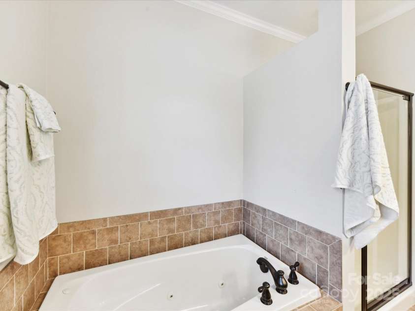 3801 Creek Ridge Drive, Denver, NC 28037.  MLS# CAR4258804, YatesRealty ID 25922. Jetted tub in Primary Bath!