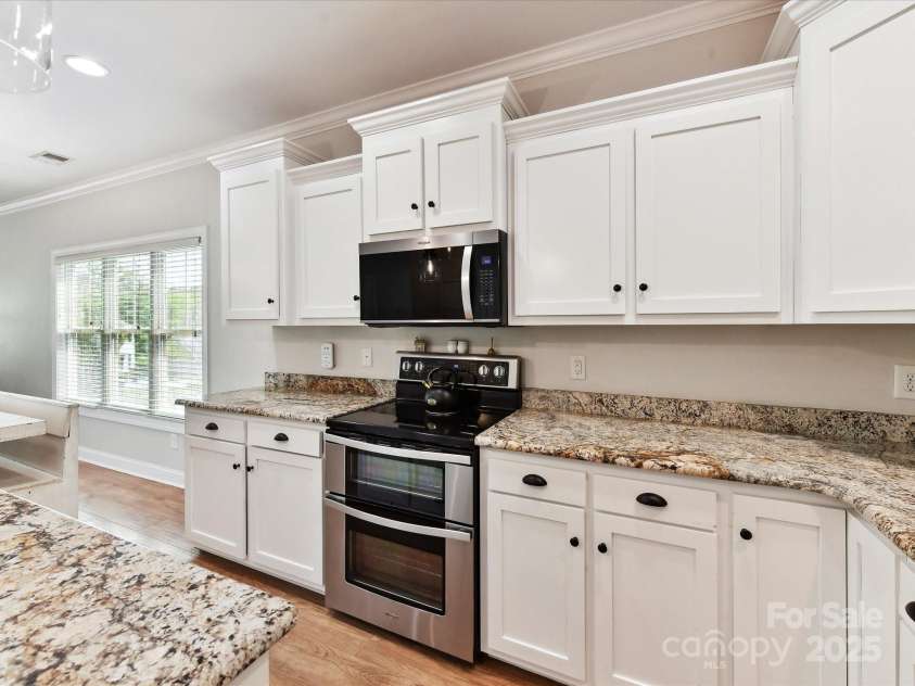 3801 Creek Ridge Drive, Denver, NC 28037.  MLS# CAR4258804, YatesRealty ID 25922. Spacious Kitchen features granite counters, brand new, upgraded, stainless steel appliances, island with seating/storage, upgraded lighting, painted white cabinets & pantry!