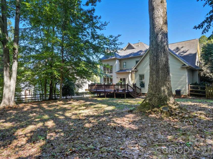 8016 Painted Pony Court, Charlotte, NC 28269.  MLS# CAR4310124, YatesRealty ID 25922. 