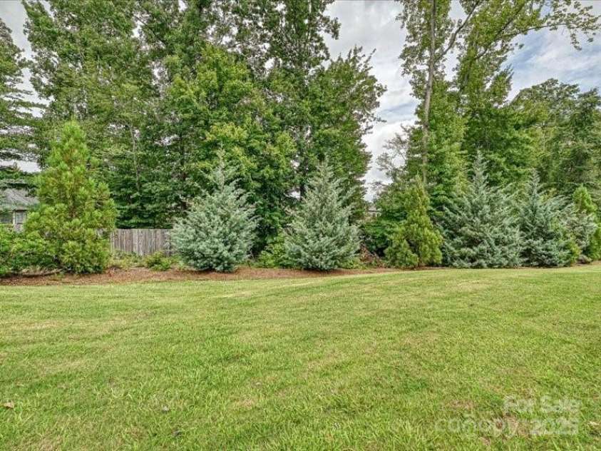2034 Laney Pond Road, Matthews, NC 28104.  MLS# CAR4277019, YatesRealty ID 25923. 