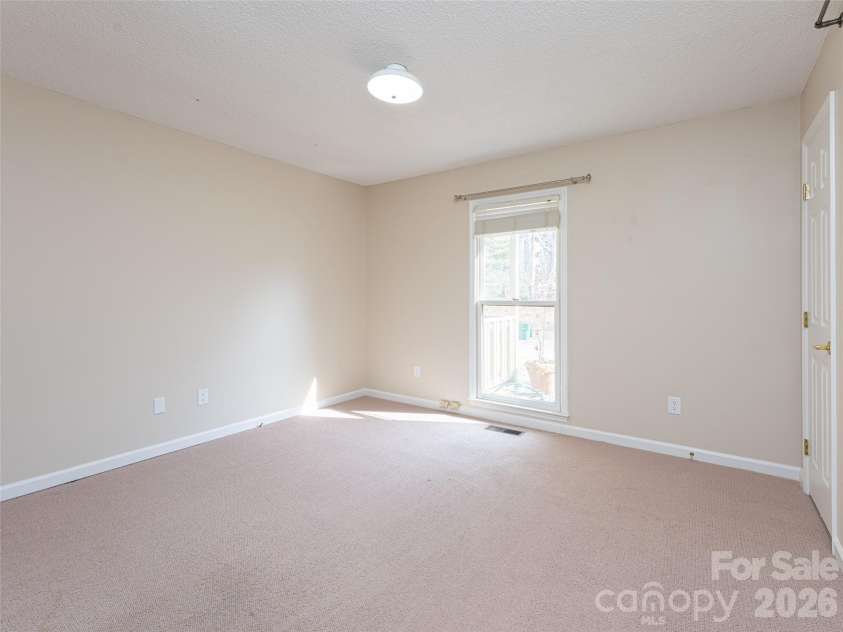 8 Turkey Toe Lane, Arden, NC 28704.  MLS# CAR4345806, YatesRealty ID 25923. 
