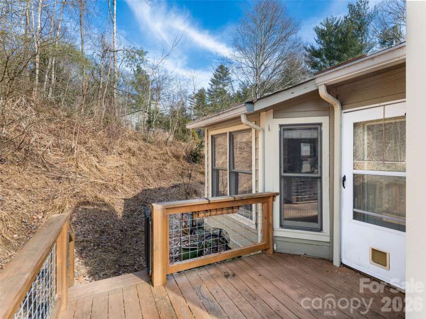 8 Turkey Toe Lane, Arden, NC 28704.  MLS# CAR4345806, YatesRealty ID 25923. 